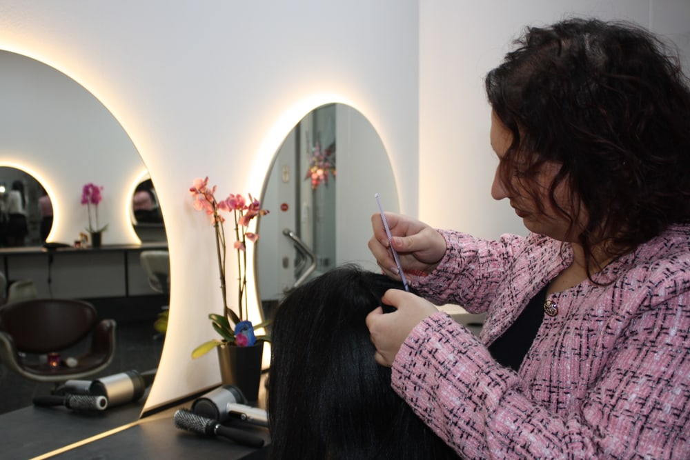 Augenbrauen-Behandlung im Salon