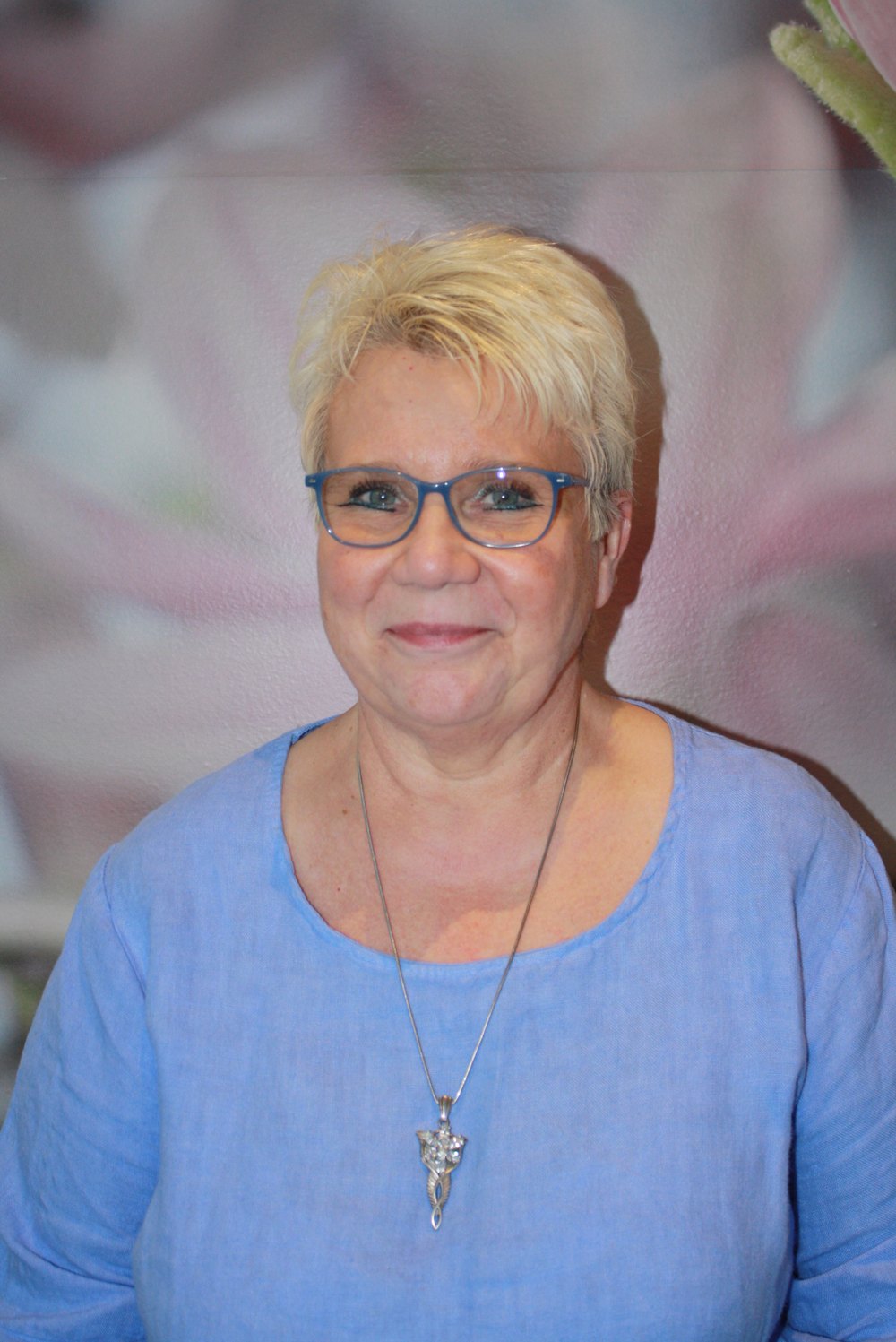 Corinna, Friseurin